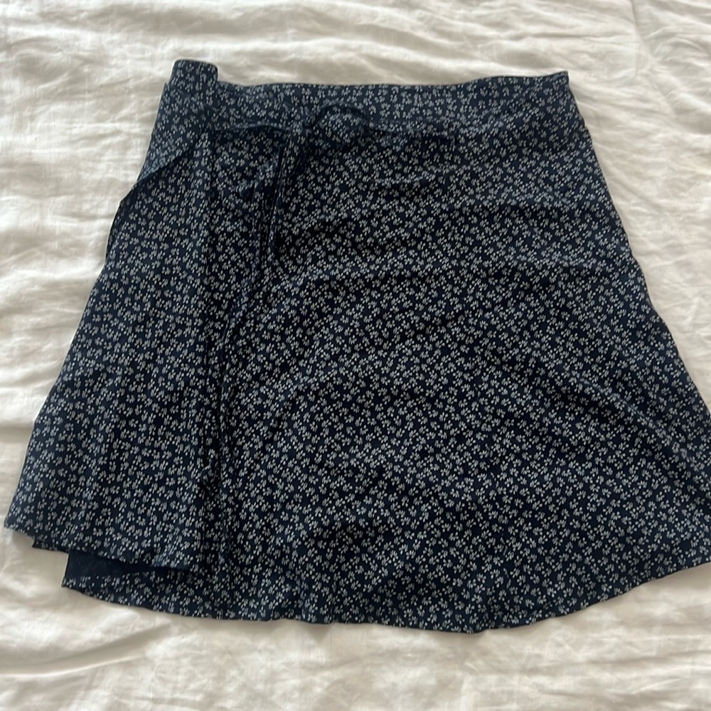 Brandy Melville wrap skirt size 3 (S/M) in great condition!